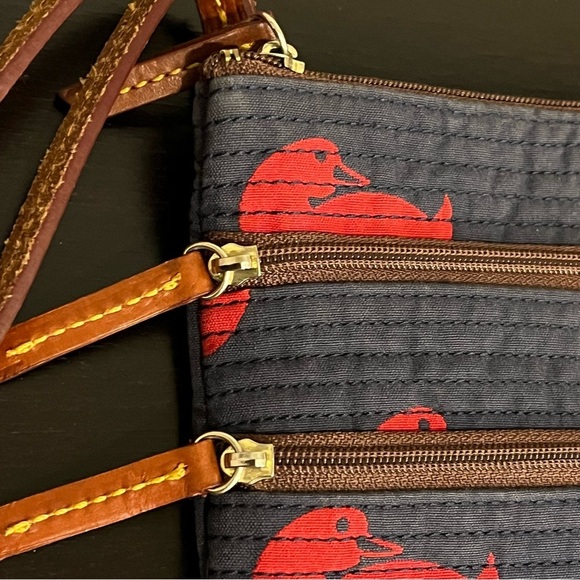 Dooney & Bourke vintage mini crossbody bag, canvas and leather trim - Picture 3 of 13